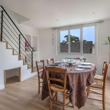 Дом отдыха Maison Et Jardin, 600m De La Mer, St Brevin